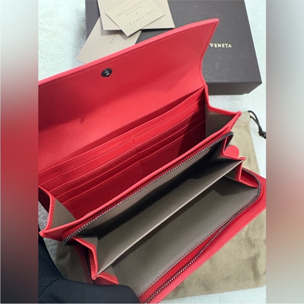Bottega Veneta Red Intrecciato Leather  Wallet Authentic - Picture 13 of 16